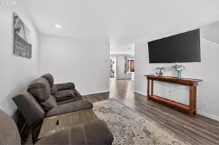 804 NE Providence Dr, Bend, OR 97701 - Photo 8