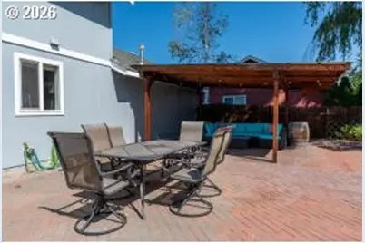 804 NE Providence Dr, Bend, OR 97701 - Photo 32