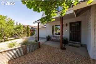 804 NE Providence Dr, Bend, OR 97701 - Photo 6