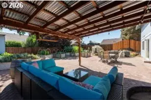 804 NE Providence Dr, Bend, OR 97701 - Photo 34