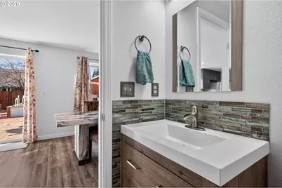 804 NE Providence Dr, Bend, OR 97701 - Photo 12