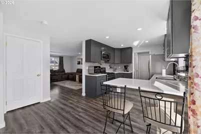 804 NE Providence Dr, Bend, OR 97701 - Photo 10