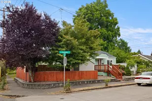 2132 SE Reedway St, Portland, OR 97202 - Photo 4
