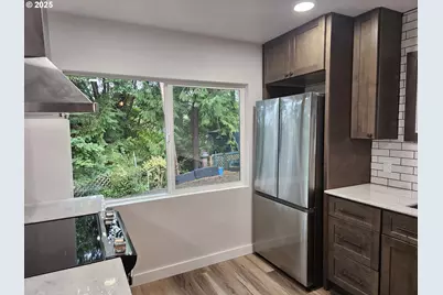 1162 E 1st Pl, Coquille, OR 97423 - Photo 6