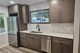 1162 E 1st Pl, Coquille, OR 97423 - Photo 4