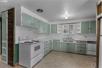 2402 NE 3rd St, Prineville, OR 97754 - Photo 8