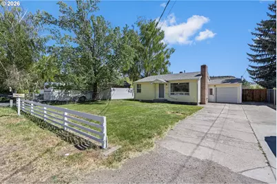 2402 NE 3rd St, Prineville, OR 97754 - Photo 2