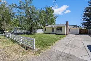 2402 NE 3rd St, Prineville, OR 97754 - Photo 2