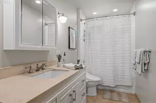 8122 SW 54th Ave, Portland, OR 97219 - Photo 22