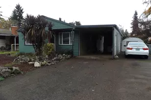 324 W Berdine St, Roseburg, OR 97471 - Photo 2