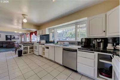 15705 SE Powell Blvd, Portland, OR 97236 - Photo 8