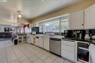 15705 SE Powell Blvd, Portland, OR 97236 - Photo 8