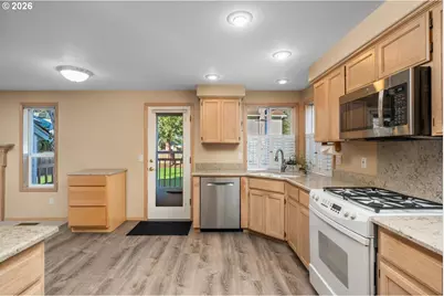 8203 SW Matthew Park St, Portland, OR 97224 - Photo 14