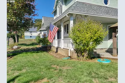 340 NE Second St, Oakland, OR 97462 - Photo 2