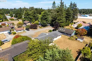 950 NE 1st St, Bandon, OR 97411 - Photo 8