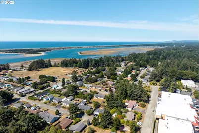 950 NE 1st St, Bandon, OR 97411 - Photo 34