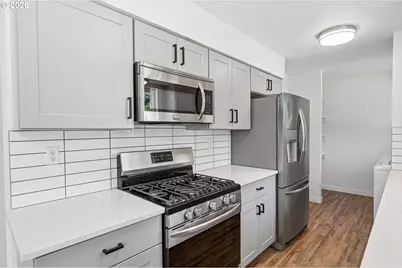 9609 N Van Houten Ave, Portland, OR 97203 - Photo 12