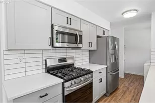 9609 N Van Houten Ave, Portland, OR 97203 - Photo 12