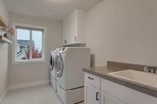 2918 N Juniper Dr, Newberg, OR 97132 - Photo 32