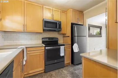 6810 NE Hancock St, Portland, OR 97213 - Photo 6