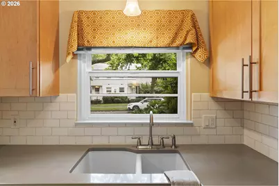 6810 NE Hancock St, Portland, OR 97213 - Photo 8