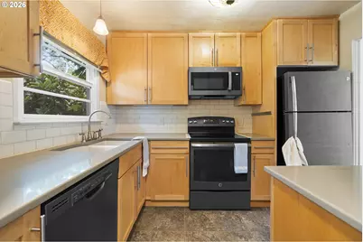 6810 NE Hancock St, Portland, OR 97213 - Photo 10