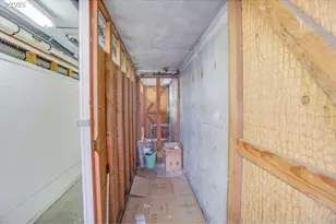 6810 NE Hancock St, Portland, OR 97213 - Photo 40