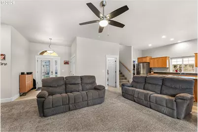 554 Oak Valley Loop, Roseburg North, OR 97495 - Photo 8