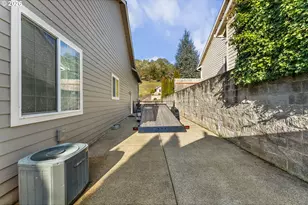 554 Oak Valley Loop, Roseburg North, OR 97495 - Photo 36