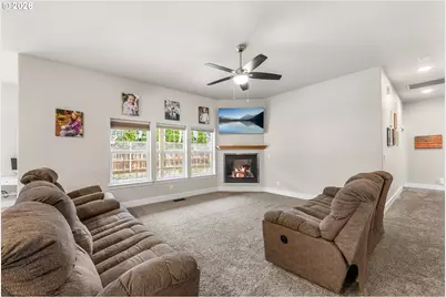 554 Oak Valley Loop, Roseburg North, OR 97495 - Photo 6