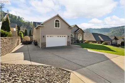 554 Oak Valley Loop, Roseburg North, OR 97495 - Photo 2