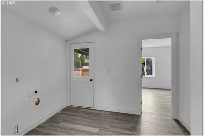 656 Hall St, Woodburn, OR 97071 - Photo 16