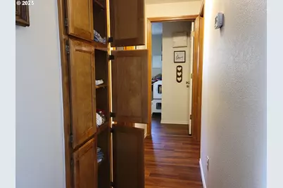 1523 NW Thompson Way, Grants Pass, OR 97526 - Photo 18