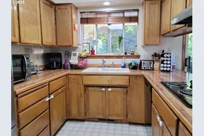 1523 NW Thompson Way, Grants Pass, OR 97526 - Photo 16