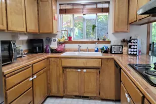 1523 NW Thompson Way, Grants Pass, OR 97526 - Photo 16