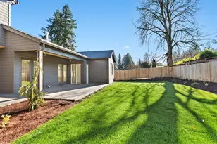 19319 SE River Rd, Milwaukie, OR 97267 - Photo 48