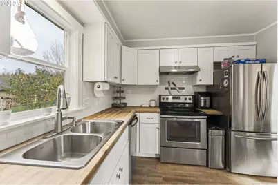 411 Lane St, Silverton, OR 97381 - Photo 4