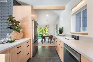 2437 NE 134th Pl, Portland, OR 97230 - Photo 16