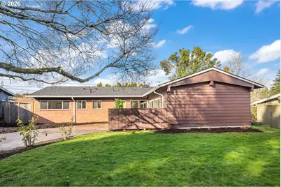 2437 NE 134th Pl, Portland, OR 97230 - Photo 2