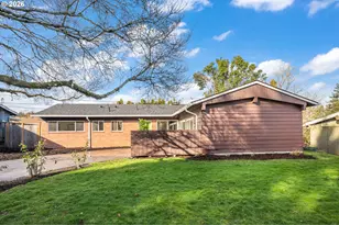 2437 NE 134th Pl, Portland, OR 97230 - Photo 2