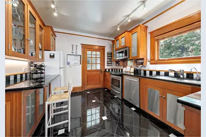 2734 SW Fern St, Portland, OR 97201 - Photo 10