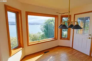 1368 Bayview St, North Bend, OR 97459 - Photo 12