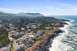 424 SW Cliff St, Depoe Bay, OR 97341 - Photo 48