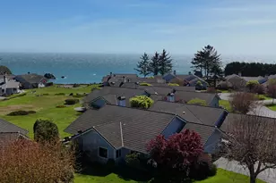 204 Schooner Bay Dr, Brookings, OR 97415 - Photo 1