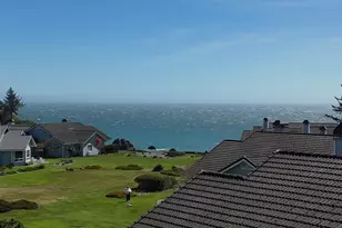 204 Schooner Bay Dr, Brookings, OR 97415 - Photo 2