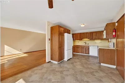 17705 SE Marie St, Portland, OR 97236 - Photo 12