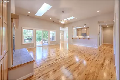 5500 Meadow Lake Way, Florence, OR 97439 - Photo 2