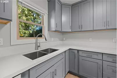 1219 SE Rhine St, Portland, OR 97202 - Photo 12