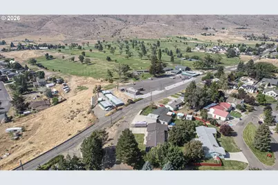 111 Hillcrest Dr, Baker City, OR 97814 - Photo 2