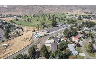 111 Hillcrest Dr, Baker City, OR 97814 - Photo 2